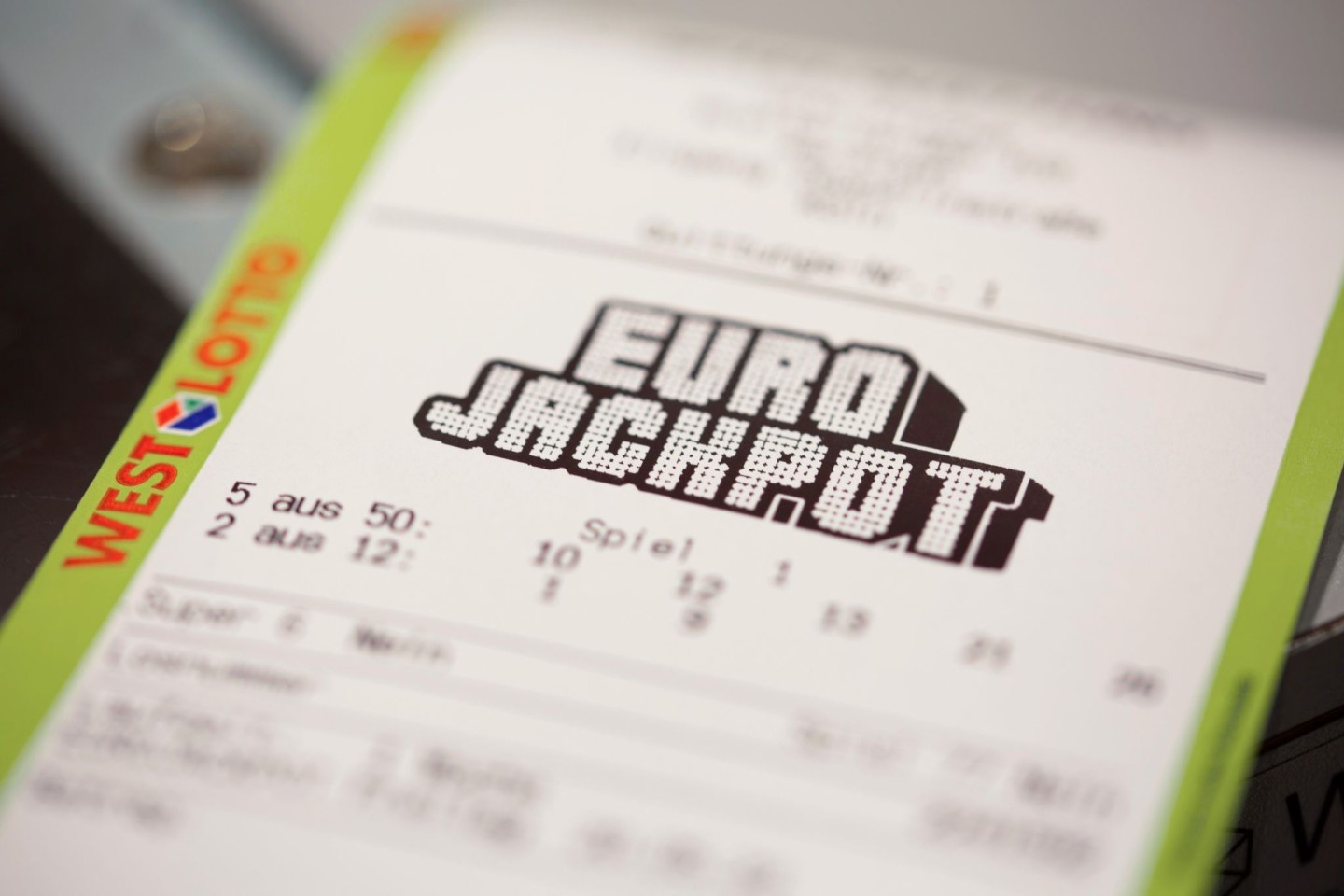 Der mit 110 Millionen Euro gefüllte Eurojackpot ist geknackt worden - die Gewinnwahrscheinlichkeit lag bei 1 zu 140 Millionen.