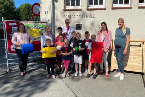 Bernd-Tönnies-Stiftung spendet über 6.000€ für Postdammschule