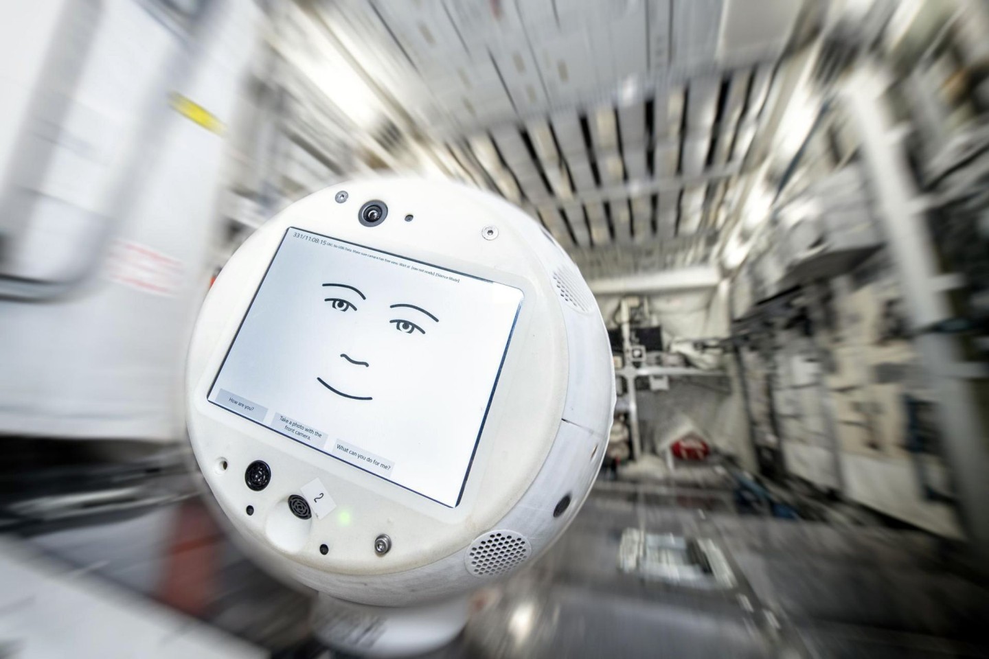 Das Assistenzsystem Cimon - der Roboter soll dem deutschen Astronauten Matthias Maurer auf der Internationalen Raumstation ISS Gesellschaft leisten.