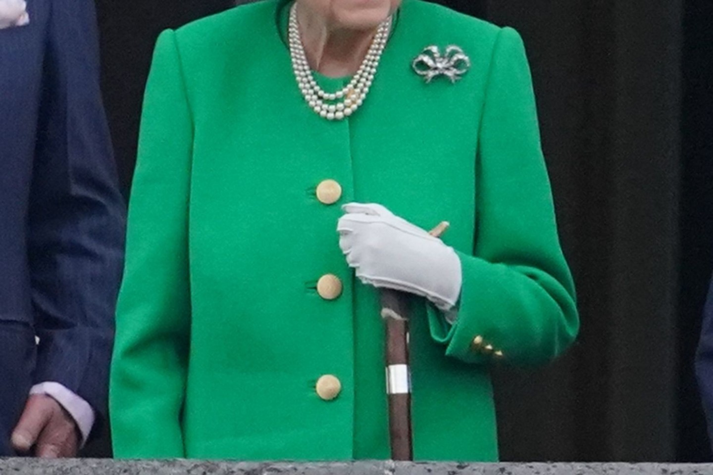 Königin Elizabeth II. zeigt sich noch mal auf dem Balkon des Buckingham Palastes.