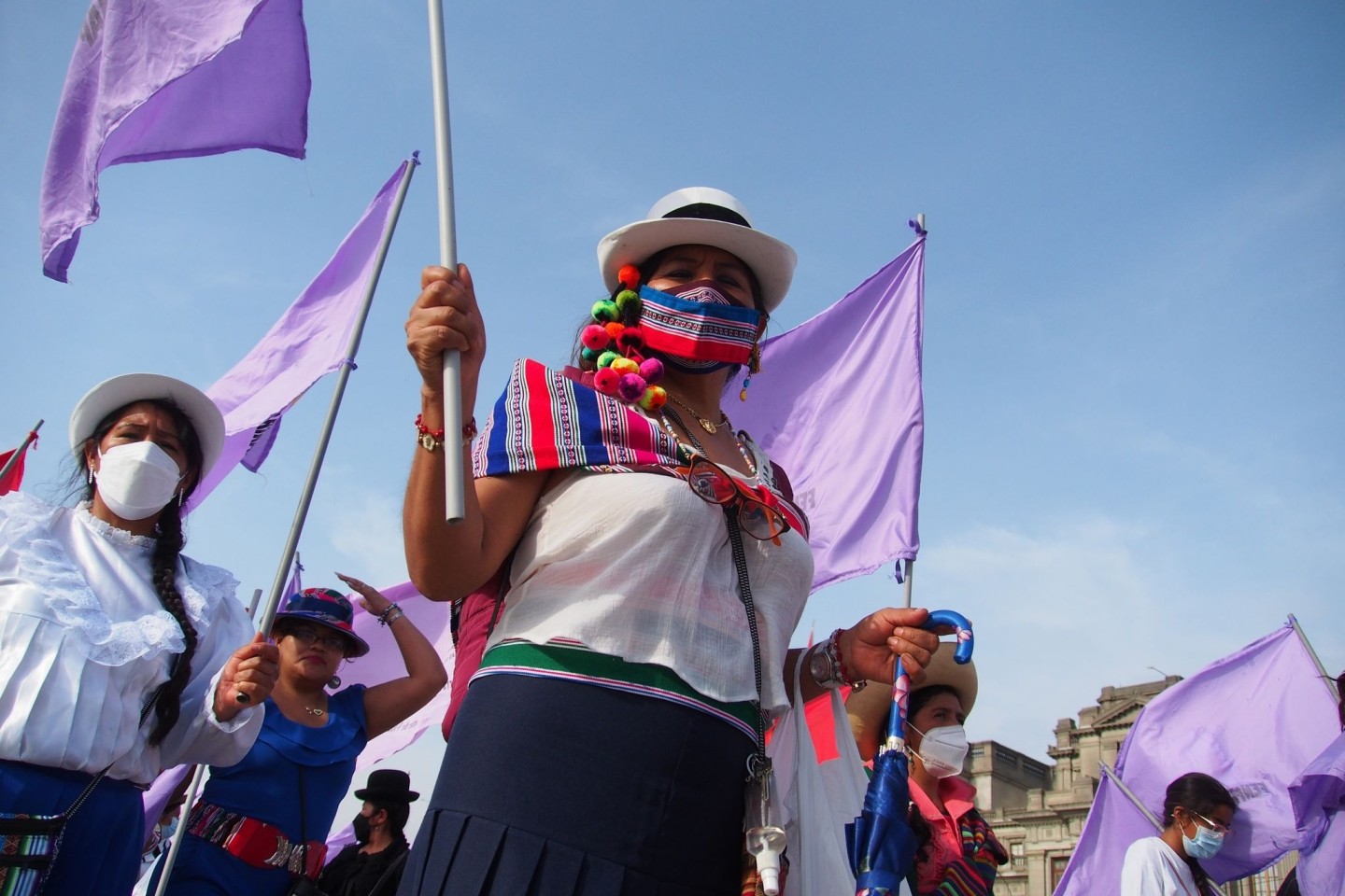 Indigene Frauen demonstrierten in Perus Haupstadt Lima für Frauenrechte.