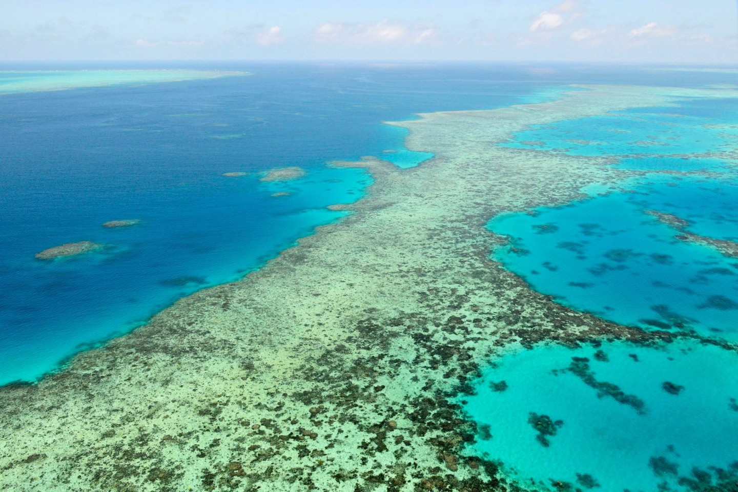 Die Luftaufnahme zeigt das Great Barrier Reef in Australien am 2. Dezember 2017.
