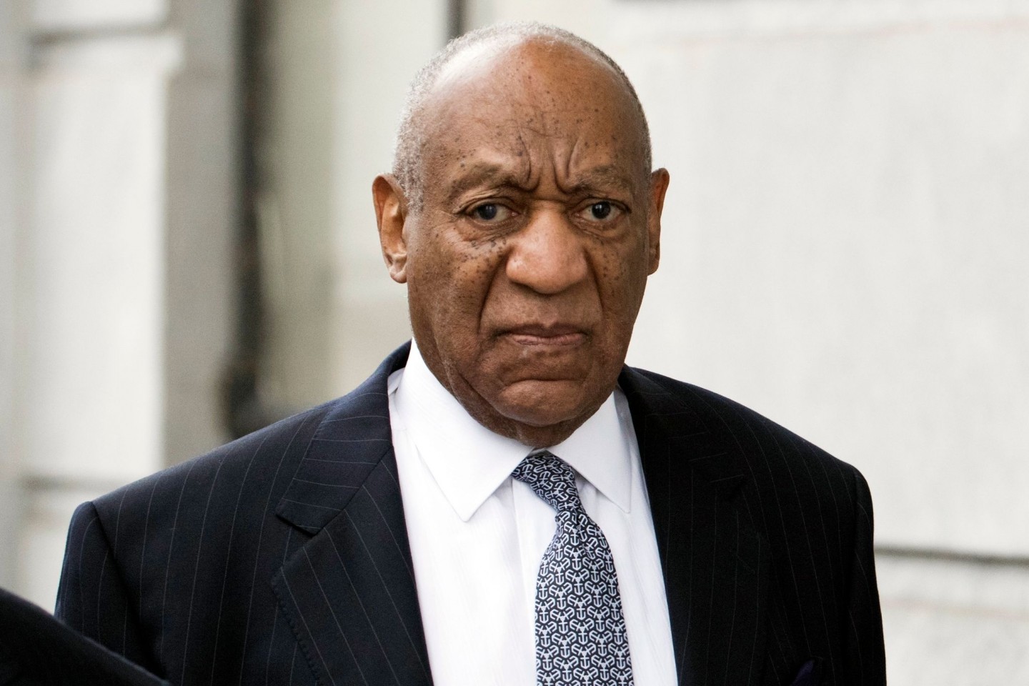 Bill Cosby, Schauspieler und Entertainer aus den USA, kommt zum Gerichtssaal. Der wegen sexueller Nötigung verurteilte US-Schauspieler und Entertainer Bill Cosby kommt nicht auf Bewährung ...