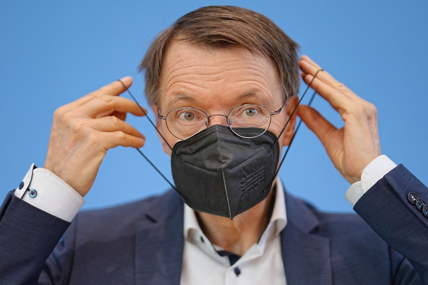 Gesundheitsminister Karl Lauterbach. Eine neue Pandemie-AG soll künftig für bessere und abgestimmte Kommunikation zu Impfempfehlungen sorgen.