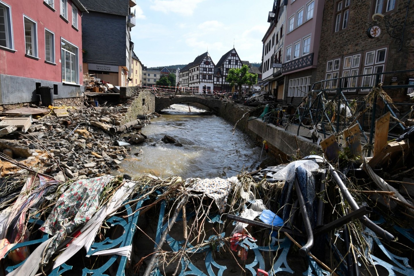 Viel Wasser - binnen kurzer Zeit: Die Hochwasserkatastrophe im Westen Deutschlands war aus Sicht von Klimaforschern ein extremes Ereignis.