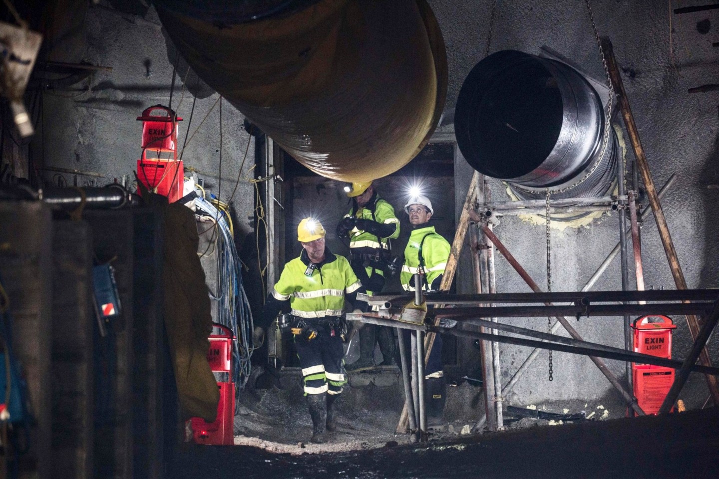 Arbeiter öffnen 2019 die erste der beiden Schleusentüren in der Pike River Mine. Elf Jahre nach einem schweren Minenunglück in Neuseeland mit 29 Toten haben die Behörden die sterblichen ...