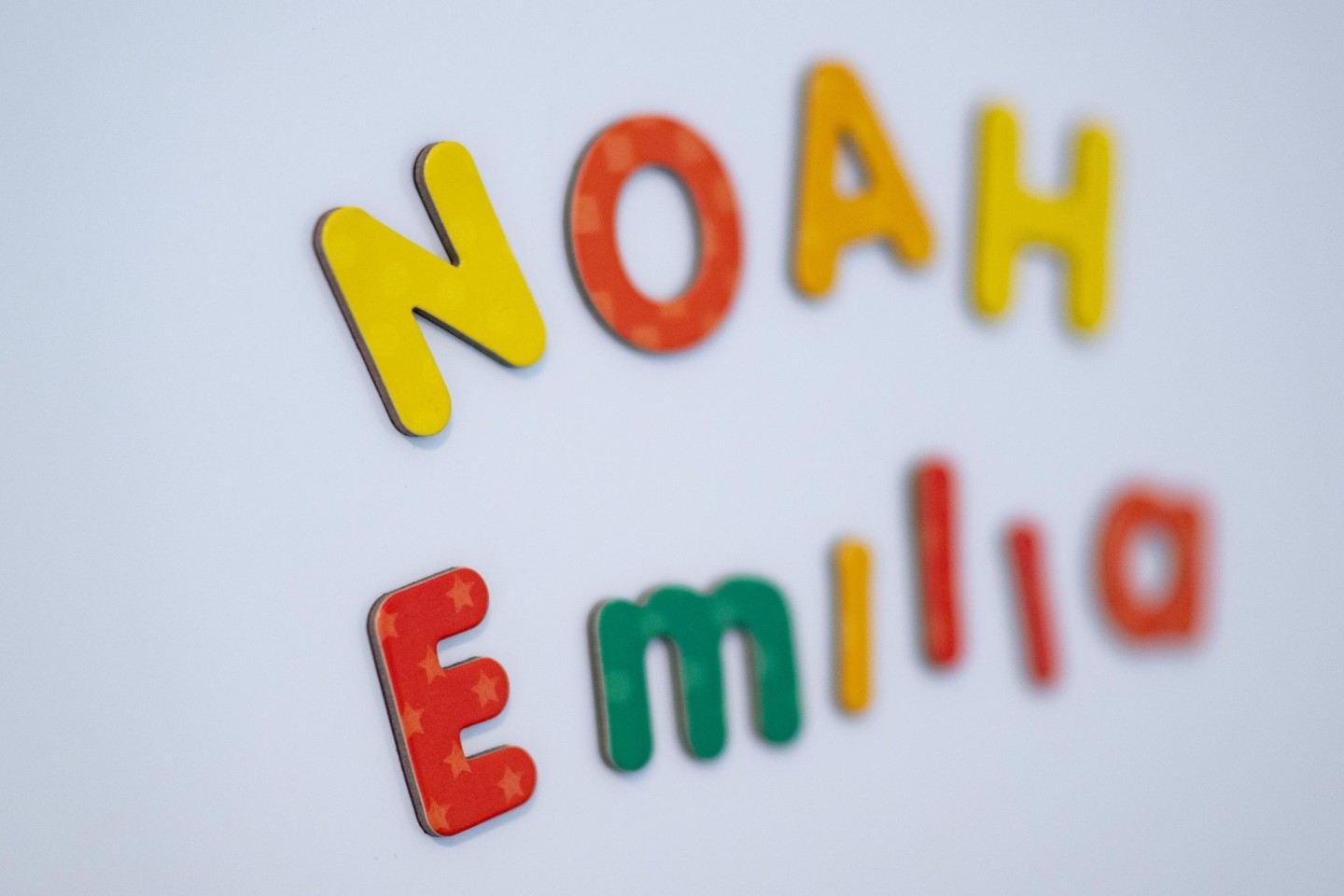 Noah und Emilia liegen im Namensranking 2022 vorn.