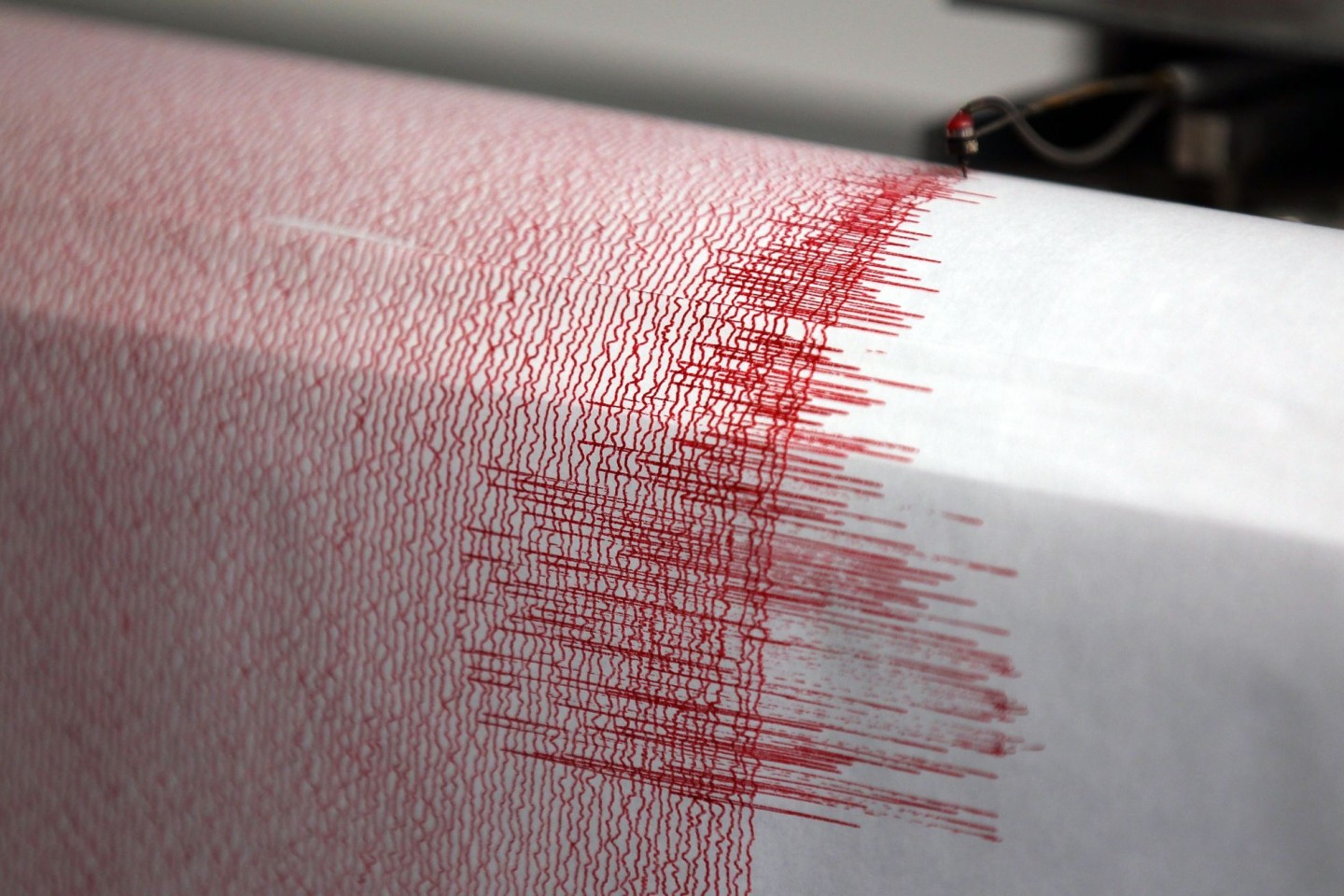 Seismograph einer Erdbebenwarte. (Symbolbild)