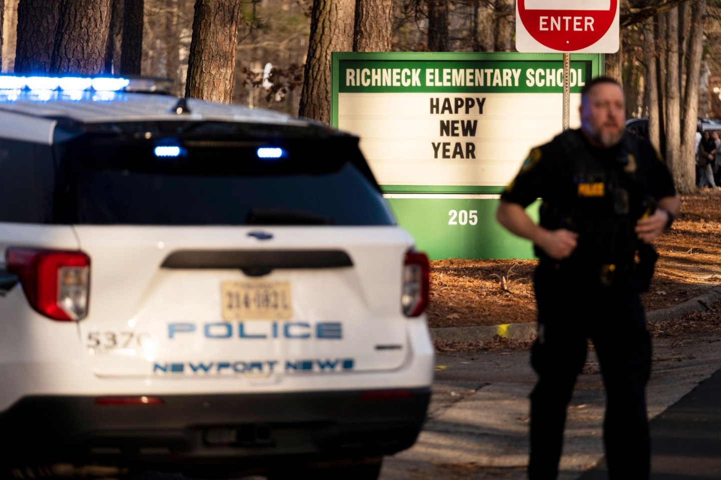 Ein Schsjähriger hat in seiner Grundschule im US-Bundesstaat Virginia auf seine Lehrerin geschossen und sie dabei lebensgefährlich verletzt.