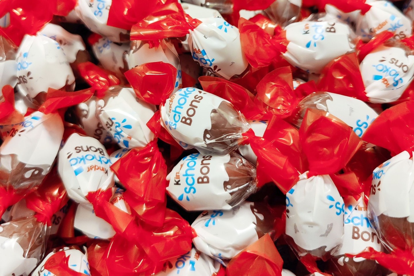 Knapp zwei Wochen vor Ostern ruft Ferrero in Deutschland einige Chargen verschiedener Kinder-Produkte zurück - darunter Schoko-Bons mit einem Mindesthaltbarkeitsdatum zwischen Mai und Septe...