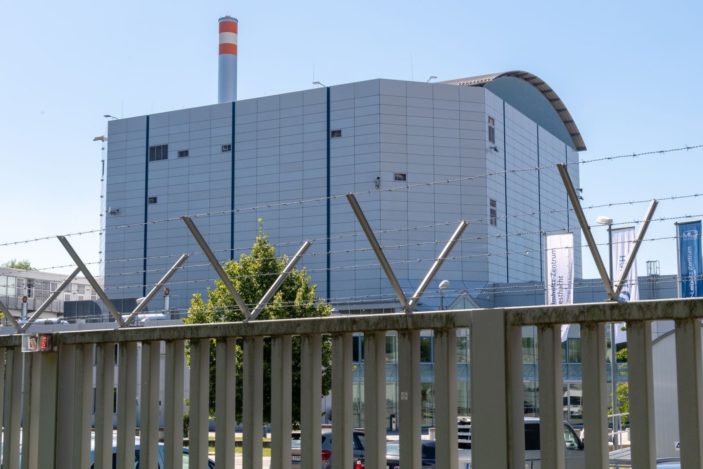 Der Forschungsreaktor München II (FRM II) steht auf dem Gelände der Technischen Universität München (TUM) im Norden der bayerischen Landeshauptstadt.