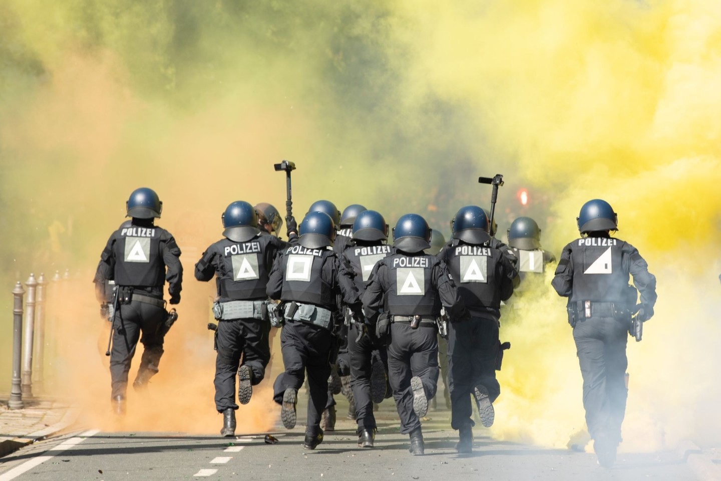 Bei Demonstrationen, Fußballspielen oder Routineeinsätzen kommt es immer wieder zu Angriffen gegen Polizisten oder Widerstandshandlungen. Die Zahl der Vorfälle ist auch 2020 gestiegen.