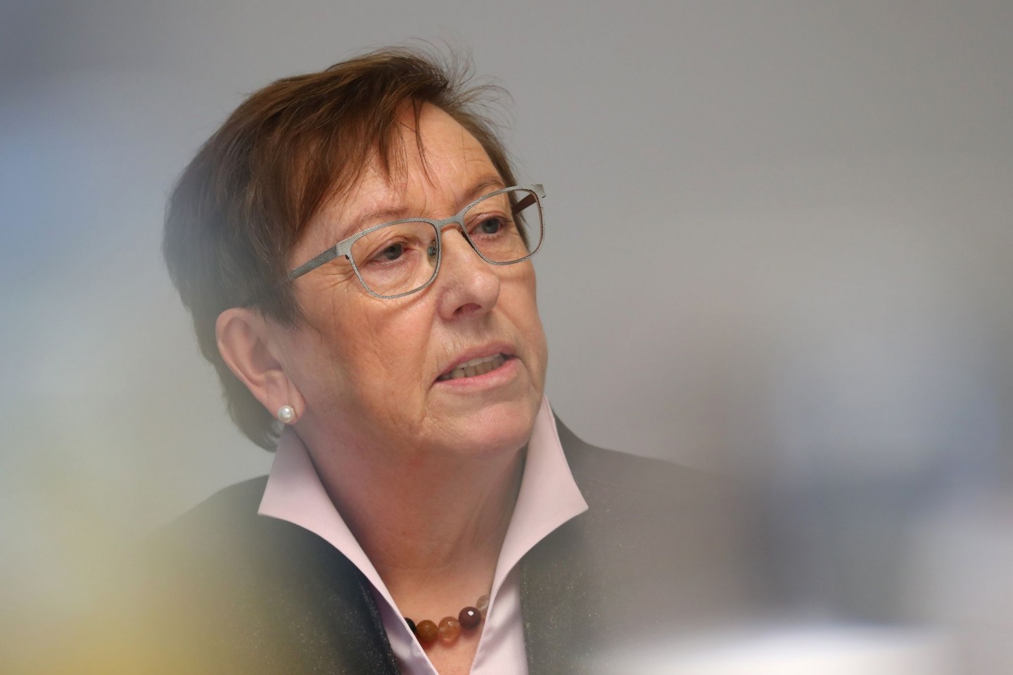 Elisabeth Mette, frühere Präsidentin des Bayerischen Landessozialgerichts, stellt die Ergebnisse der Untersuchung von Missbrauchsfällen in zwei Kinderheimen der Diözese Augsburg vor.