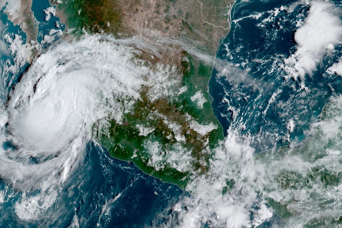 Der Sturm «Olaf» ist als Hurrikan der Stärke zwei in Mexiko auf Land getroffen.