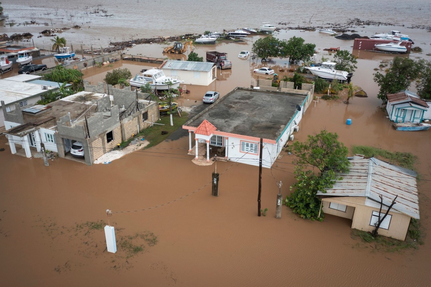 Überschwemmte Häuser am Strand von Salinas in Puerto Rico, nachdem Hurrikan «Fiona» durch das Gebiet gezogen ist.