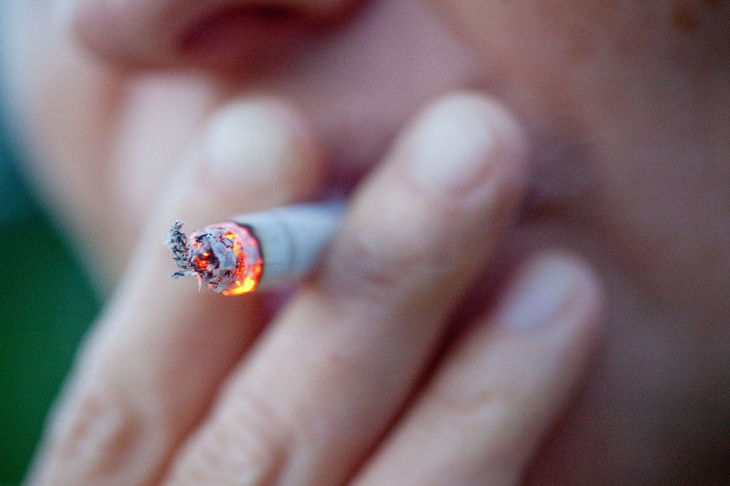 Rauchen ist ein großer Risikofaktor wenn es um Krebs geht. Es gibt aber auch andere Einflüsse.