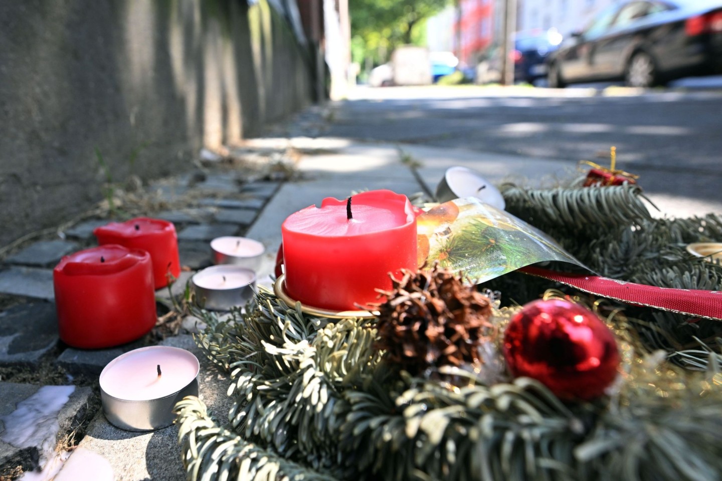 Kerzen erinnern an den Tod des 16-jährigen Jugendlichen in Dortmund.