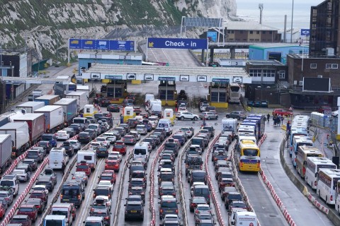 Lange Wartezeiten für Busreisende am Hafen von Dover