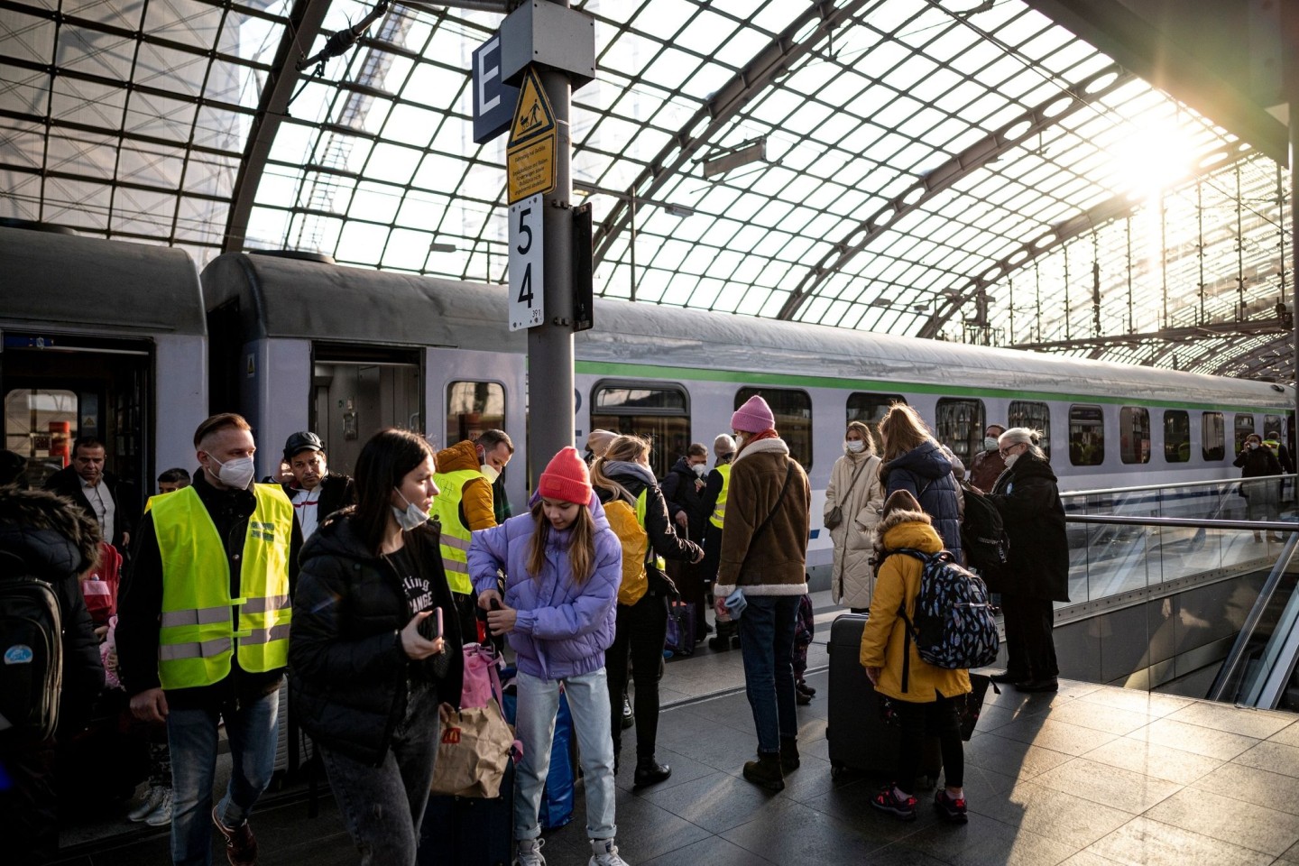 Kriegsflüchtlinge aus der Ukraine kommen am Berliner Hauptbahnhof an.
