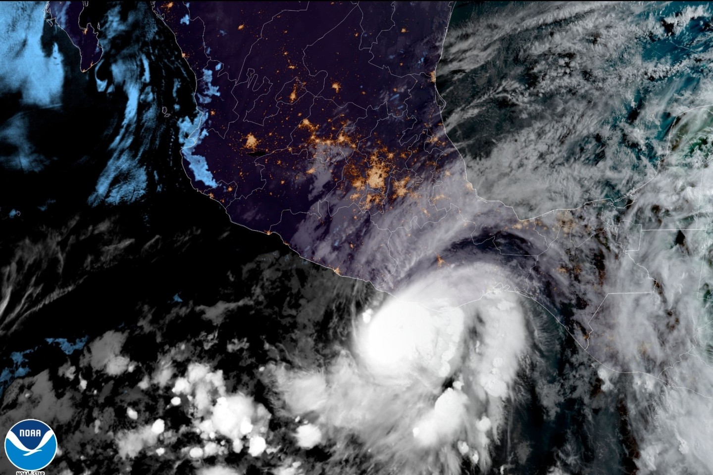 Dieses von der NOAA zur Verfügung gestellte Satellitenbild zeigt Hurrikan 