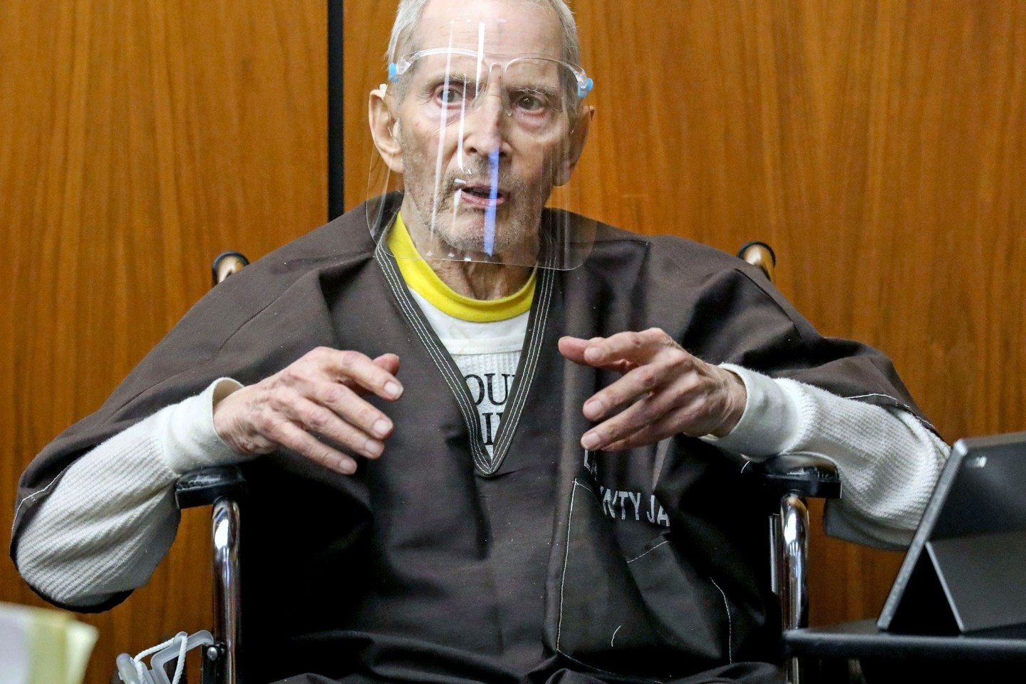 Dieses Archivbild zeigt den 78-jährigen Robert Durst während des Prozesses in einem kalifornischen Gerichtssaal. Der Millionär und Immobilienerbe ist wegen Mordes an einer Freundin vor ?...