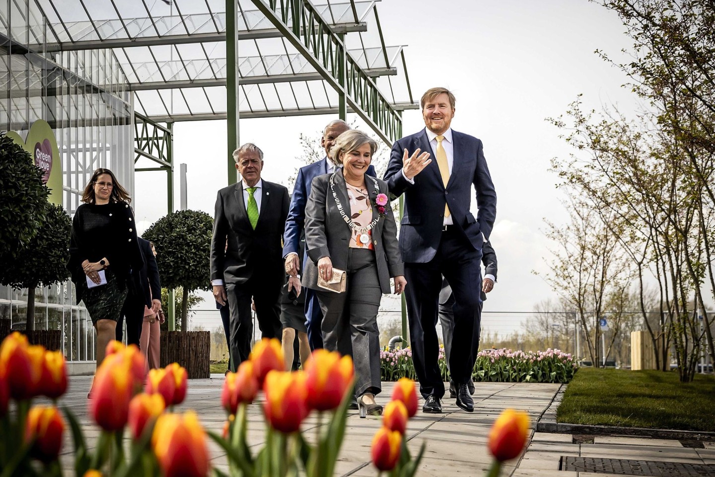 Willem-Alexander (r), König der Niederlande, bei der Eröffnung der Werltgartenbauausstellung Floriade Expo 2022 im April.