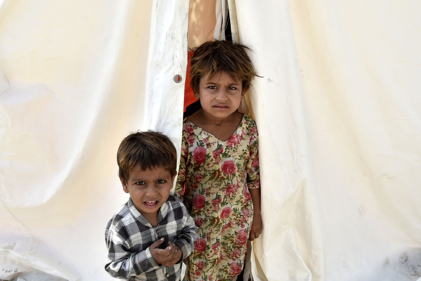 Von Überschwemmungen betroffene Kinder in einem Lager in Pakistan.