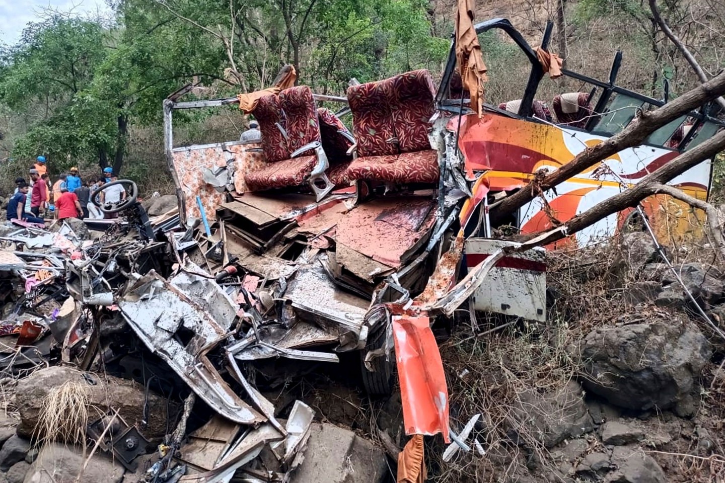 Die Überreste des Passagierbusses geben einen Einblick in den Unfall.