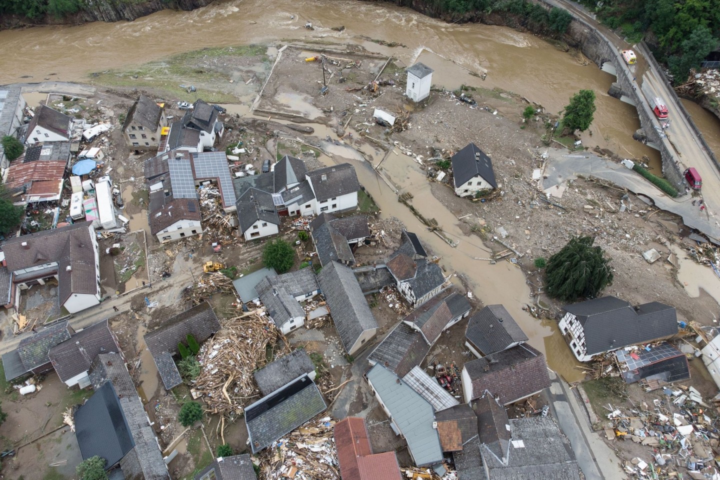 Weitgehend zerstört und überflutet ist das Dorf Schuld im Kreis Ahrweiler.