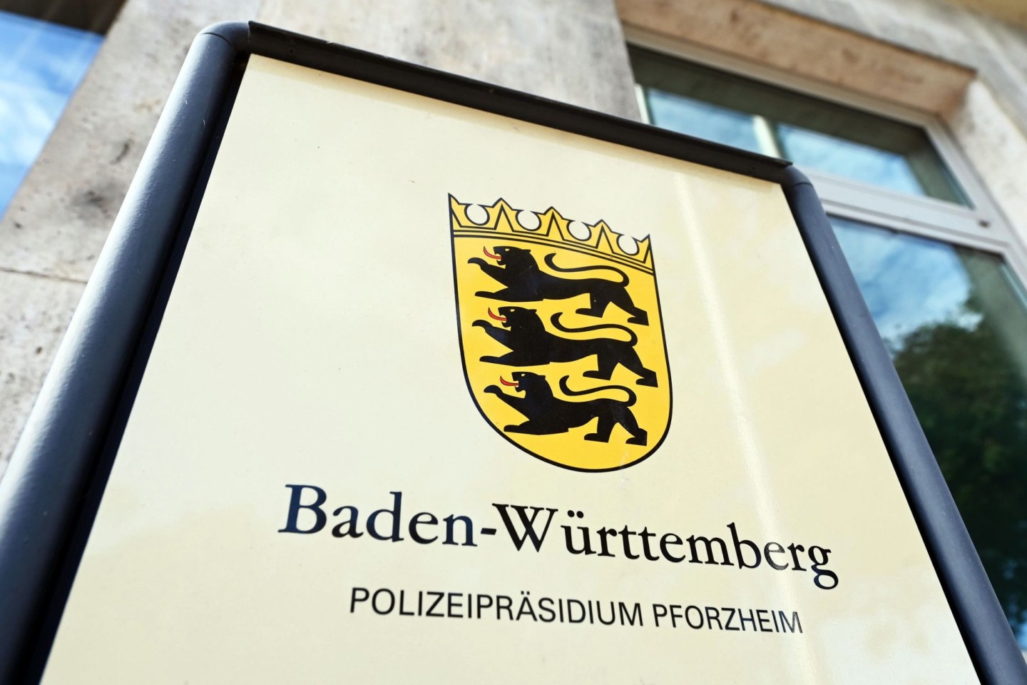 Bei einem Einsatz am Wochenende hat die Polizei in Pforzheim nach eigenen Angaben einen Betrunkenen festgenommen - dabei sei es nötig gewesen, dessen «Widerstand mit körperlicher Gewalt z...