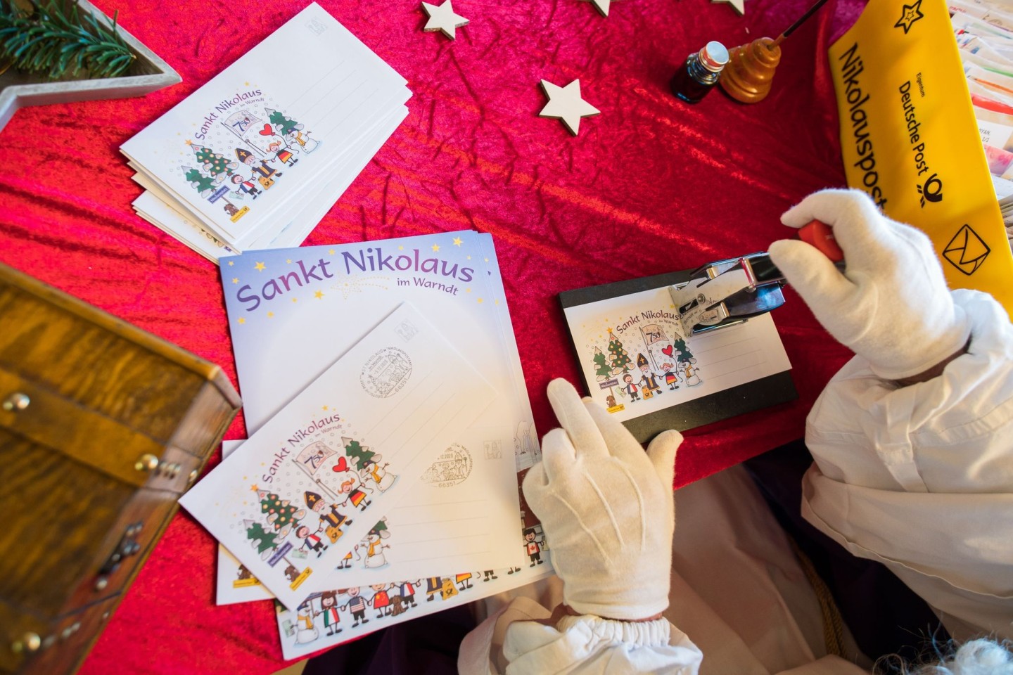 Viele Kinder wünschen sich in ihren Briefen Frieden vom Nikolaus.