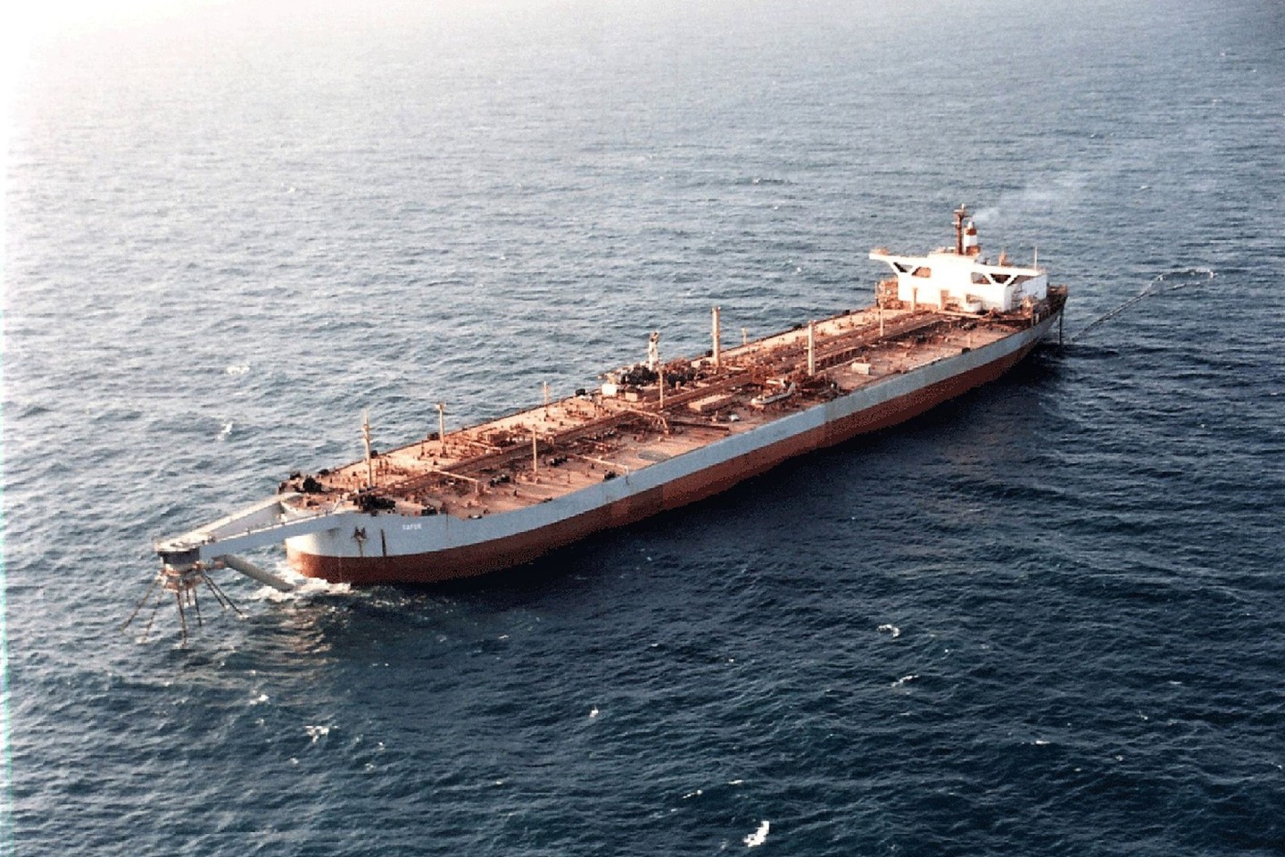 Der verwahrloste Öltanker «Safer» liegt seit Jahren vor der Küste des Jemen. Im Inneren des Tankers befinden sich 1,1 Millionen Barrel Rohöl.