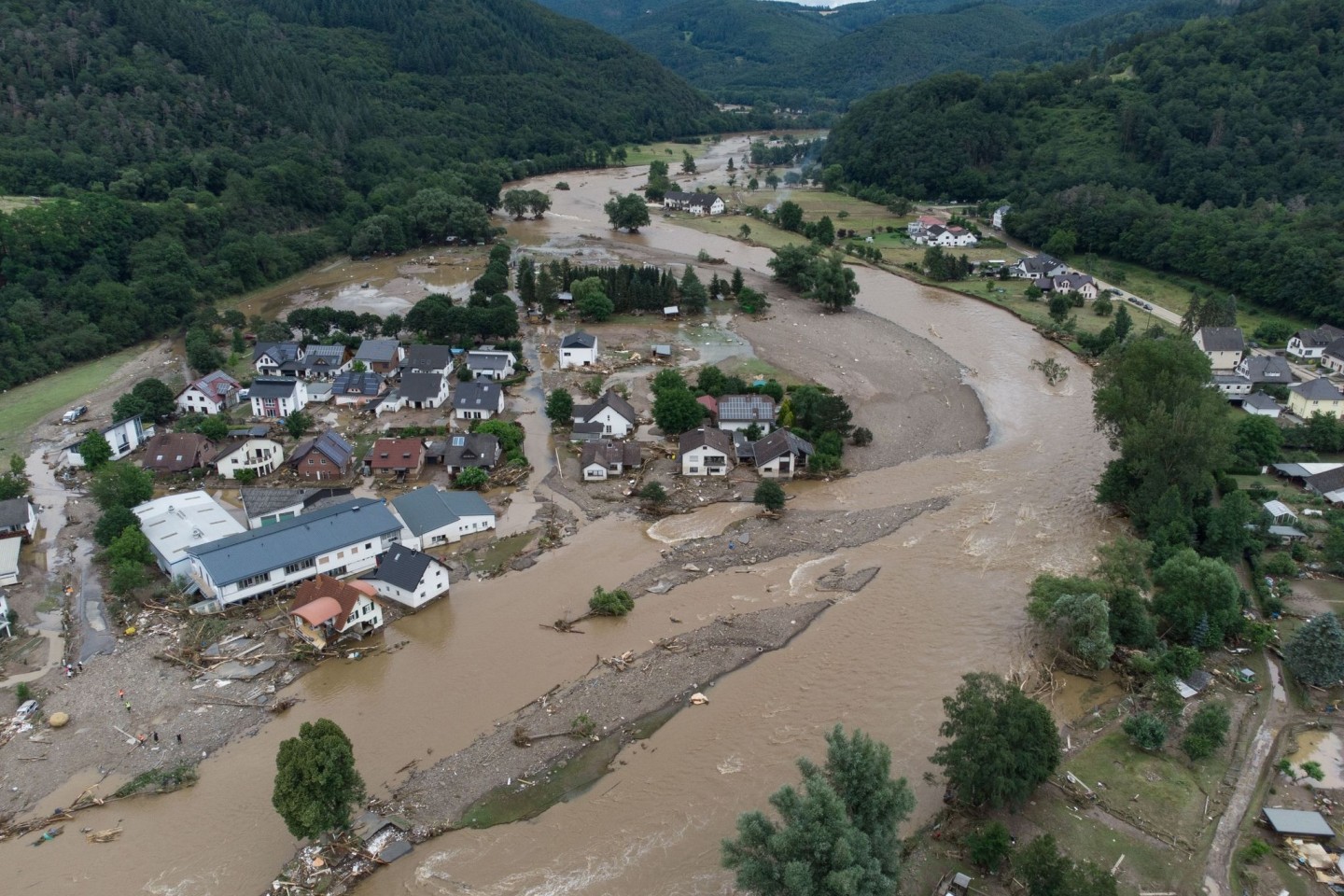 Mindestens 180 Menschen kamen bei der Hochwasserkatastrophe im Juli ums Leben.