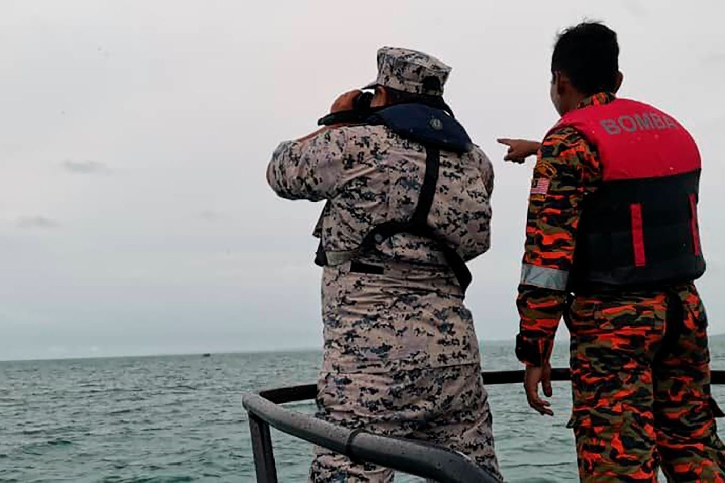 «Wir glauben, dass die Chance groß ist, sie wohlauf zu finden»: Such- und Rettungsmitarbeiter vor der Küste von Mersing in Johor, Malaysia.