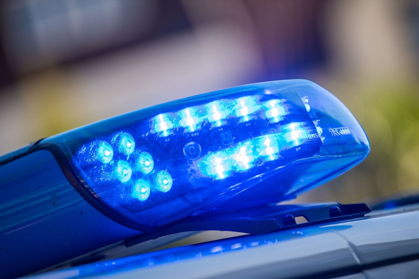 Die Polizei fand eine Frau mit Stichverletzungen in einer Wohnung in Berlin-Spandau. (Symbolbild)