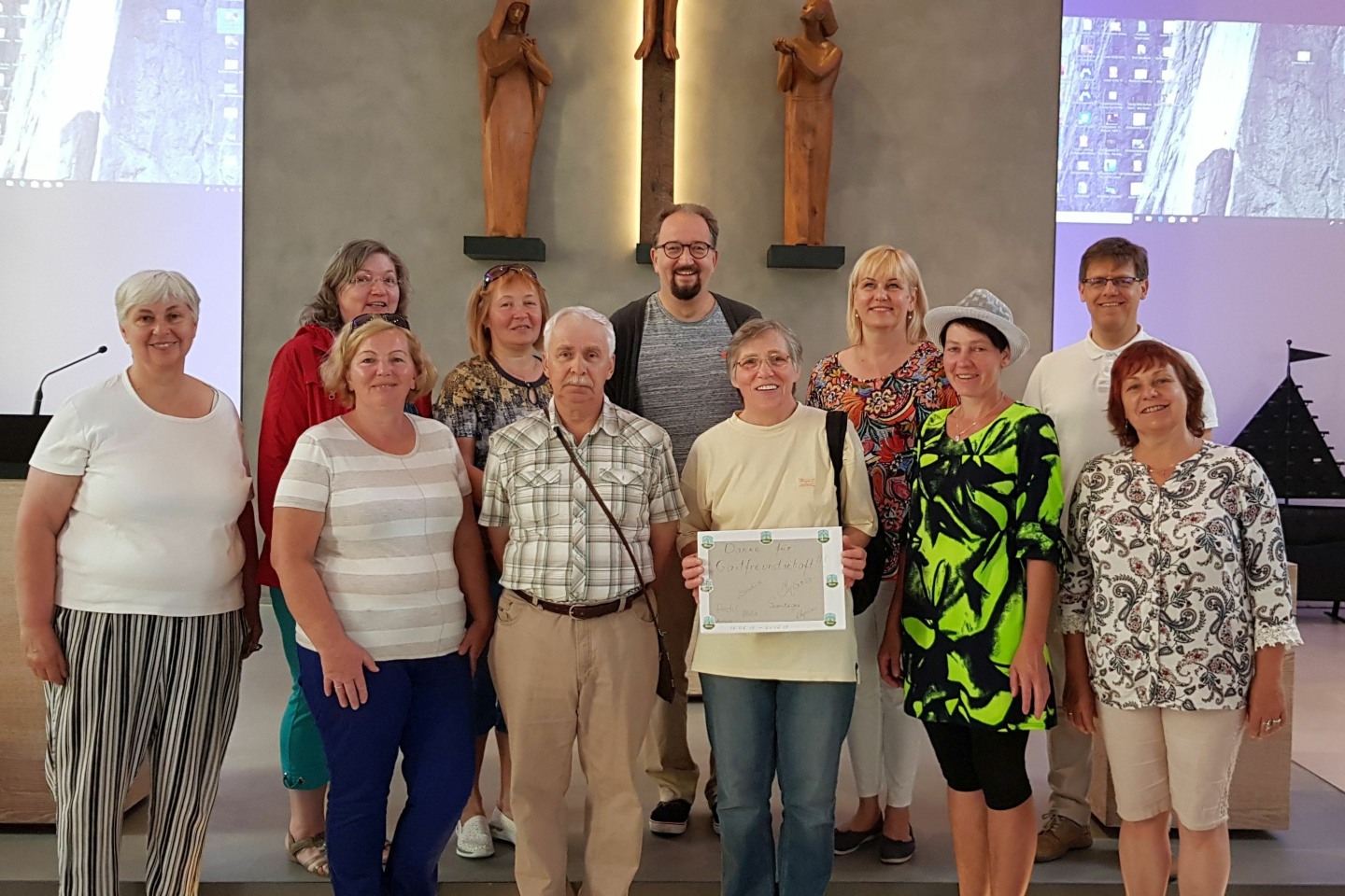 Gäste aus Matisi im Juni 2019 in der Ev. Kreuzkirche in Wiedenbrück 
