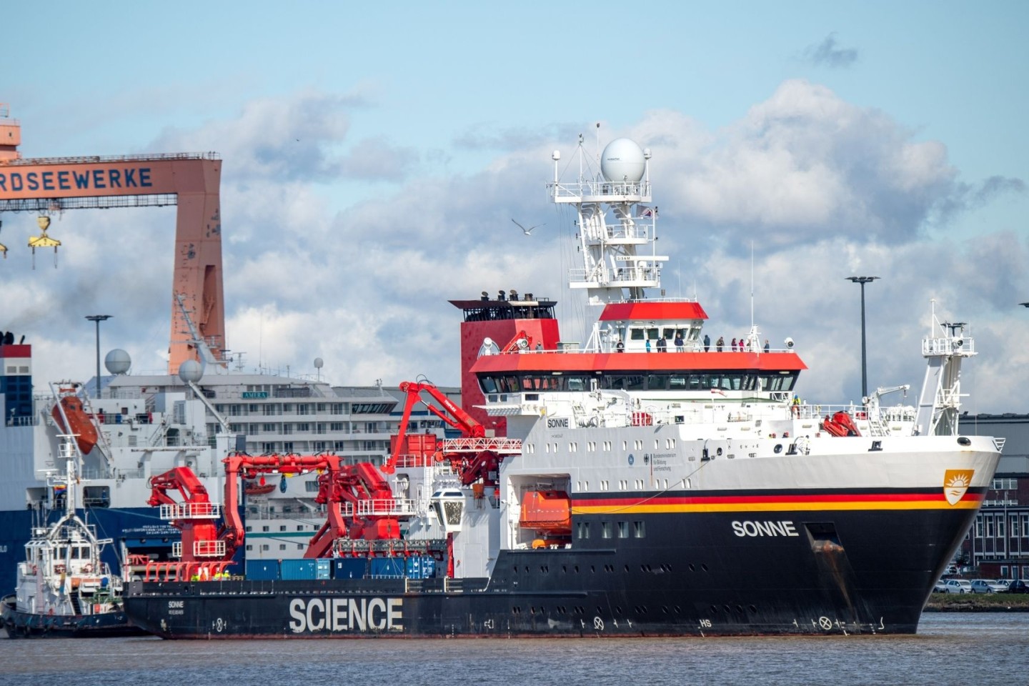 Das Forschungsschiff «Sonne» bricht zu einer Expedition in den Nordatlantik in Richtung Grönland auf.