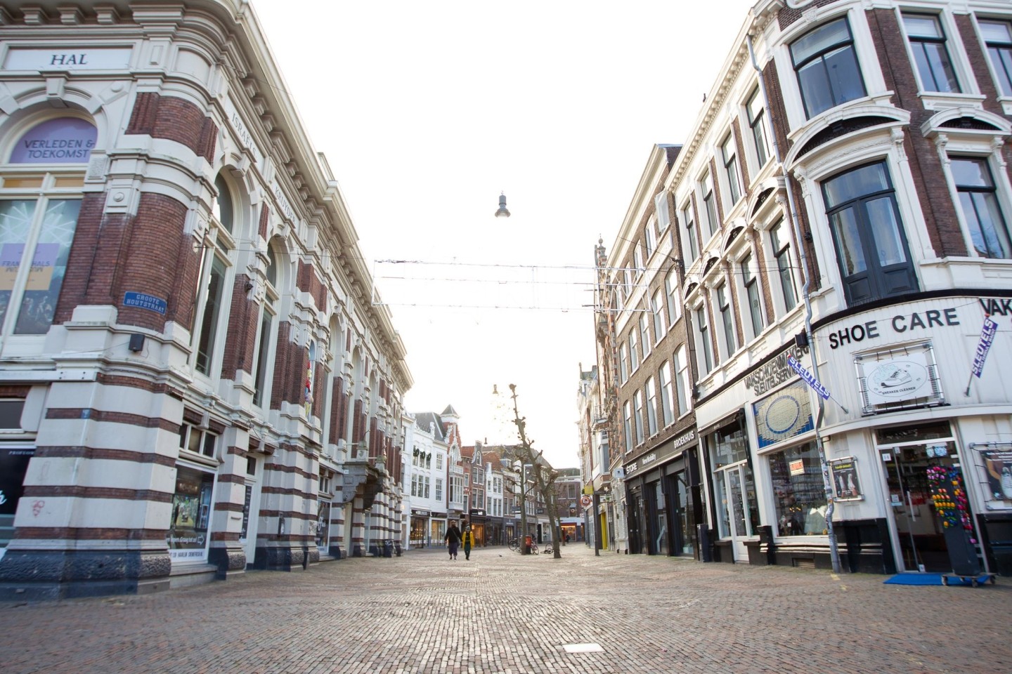 Die Niederlande befinden sich im harten Lockdown: eine leere Einkaufsstraße in Haarlem.