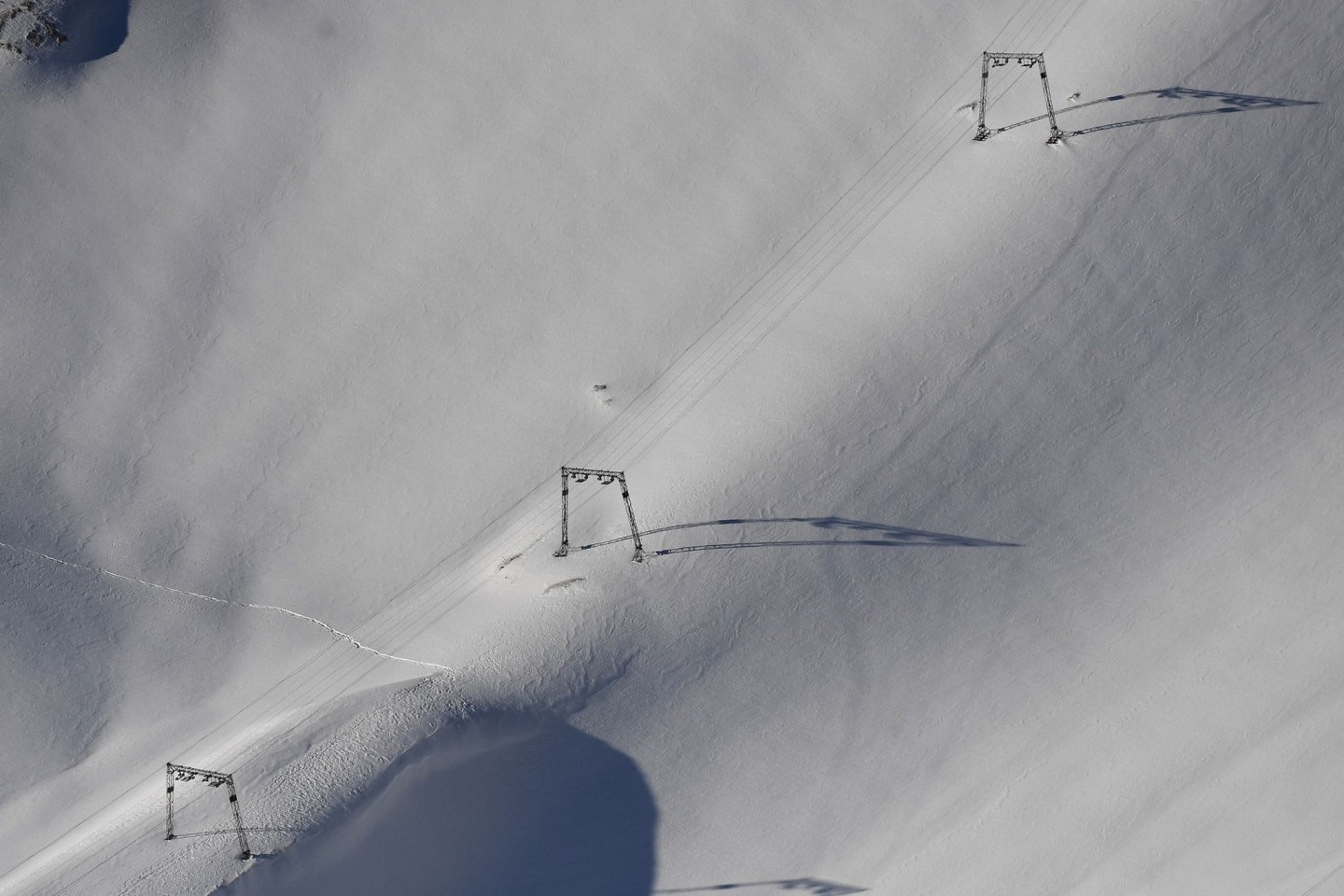 Deutschlands höchstgelegenes Skigebiet an der Zugspitze startet den Wintersportbetrieb.