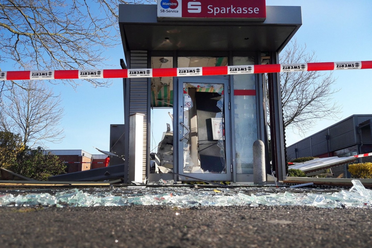 Ein gesprengter Geldautomat einer Sparkasse im nordrhein-westfälischen Kranenburg (2020).