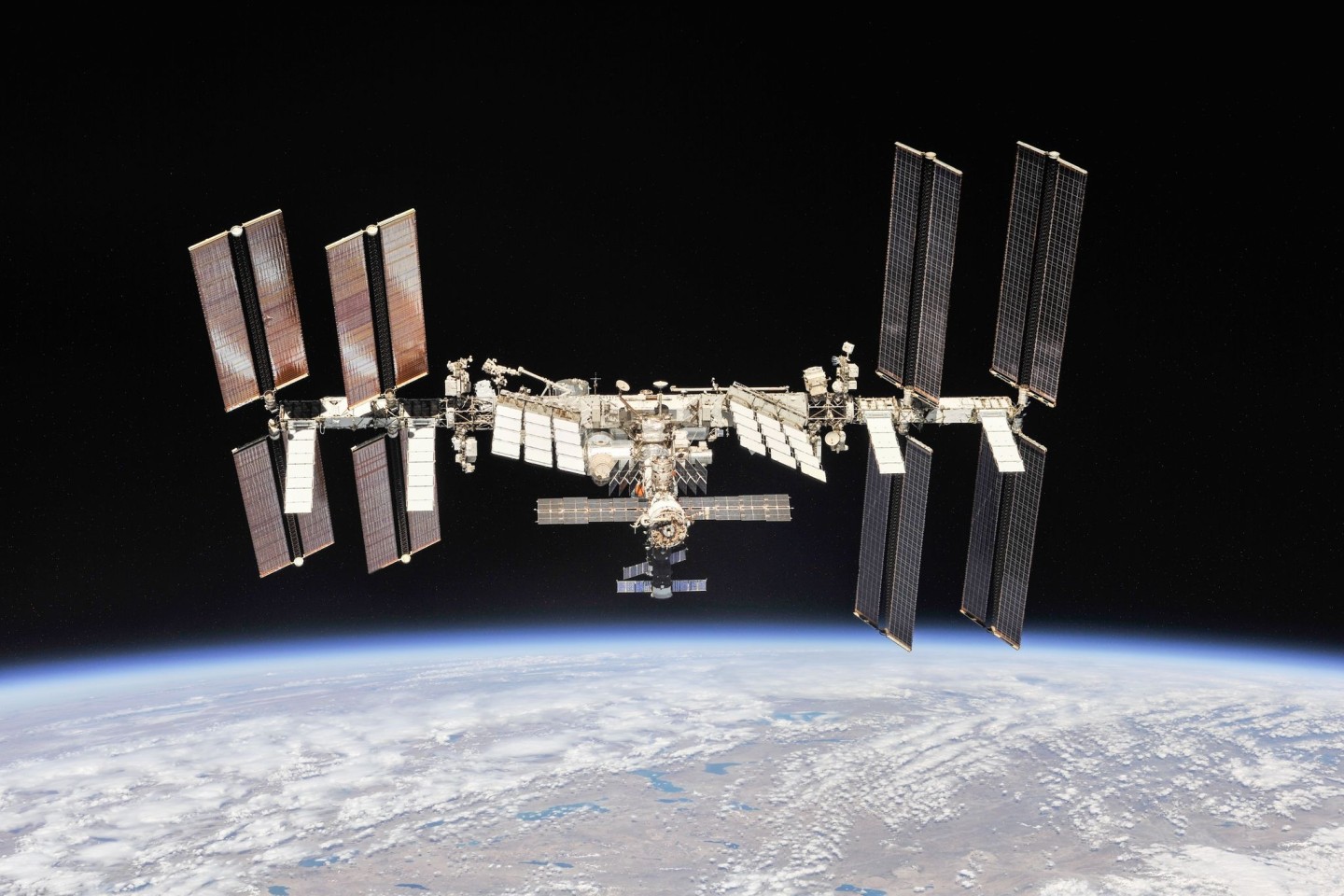 Auf der ISS ist es schon ganz schön voll.