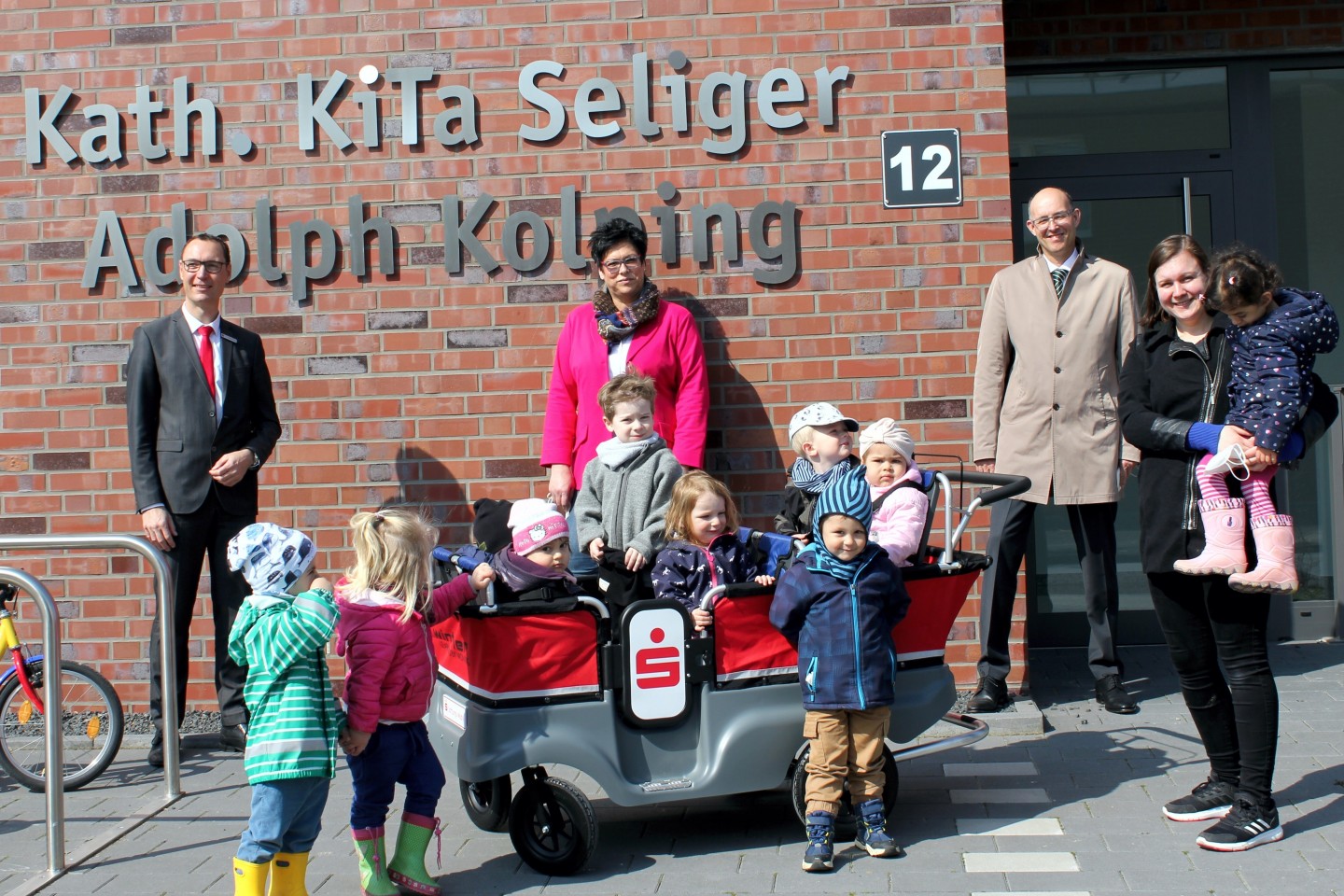 Stiftung der Kreissparkasse Wiedenbrück spendiert einen Turtlebus